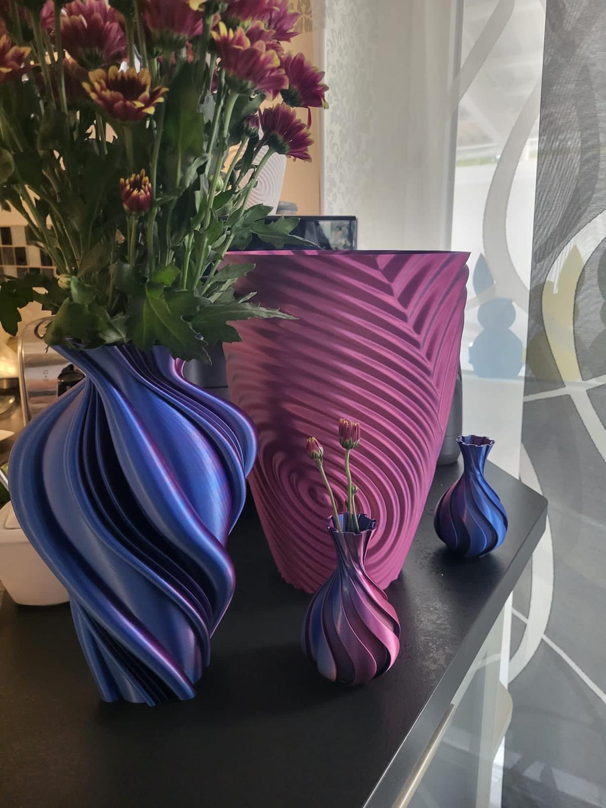 Gedrehte Vasen im Spiral-Design