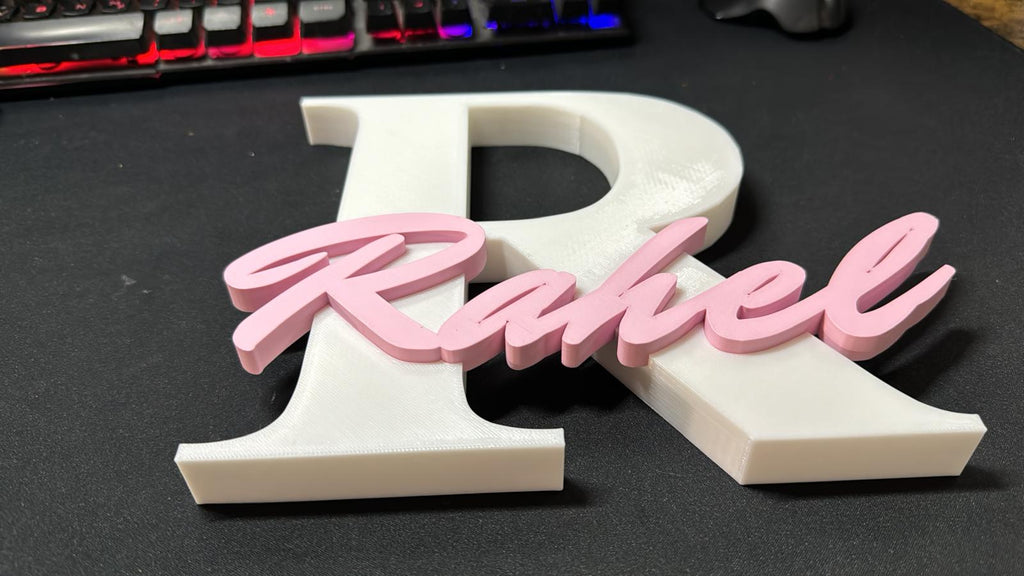 3D gedrucktes Namensschild mit Monogramm – personalisiertes Türschild oder Deko aus PLA, handschriftliche Optik