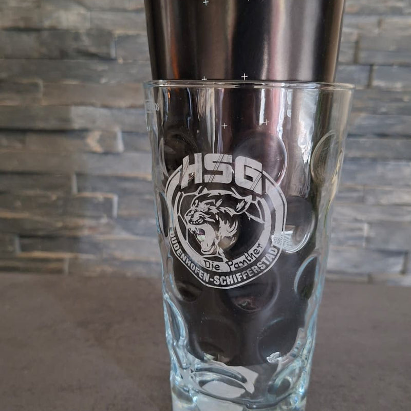 Dubbeglas mit lasergraviertem Vereinslogo einer Handball-Spielgemeinschaft