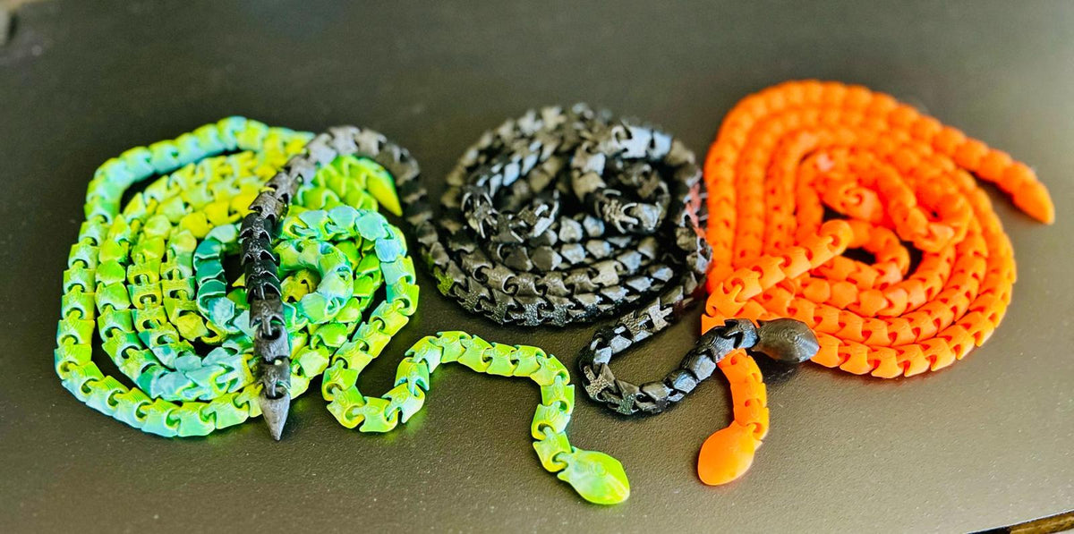 Bewegliche Drachen in Neonfarben